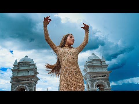Isabela Merced ft. Kayfex - Agonía (Official Music Video)