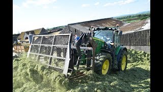 John Deere 6150R Buckraking