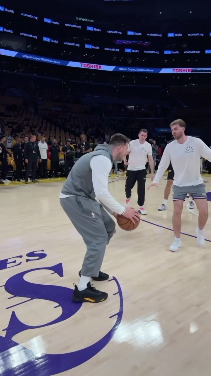 Luka gets some shots up pregame in L.A.