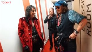 Funny video of Johnny Depp leaving his dressing room before concert