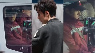 Những bức ảnh bị rò rỉ cho thấy Xiao Zhan and Jiang Yan đang ôm nhau thắm thiết, có vẻ nam nữ chính