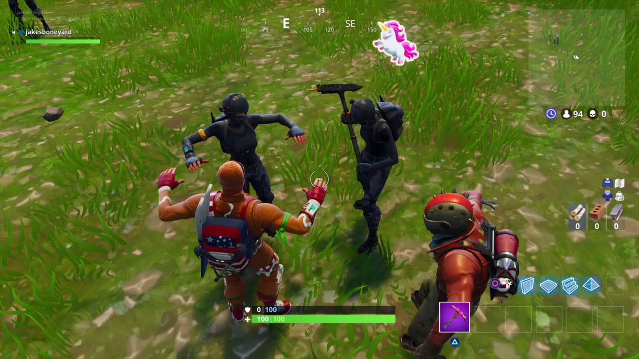 Fortnite Battle royale robot dance at the same time.