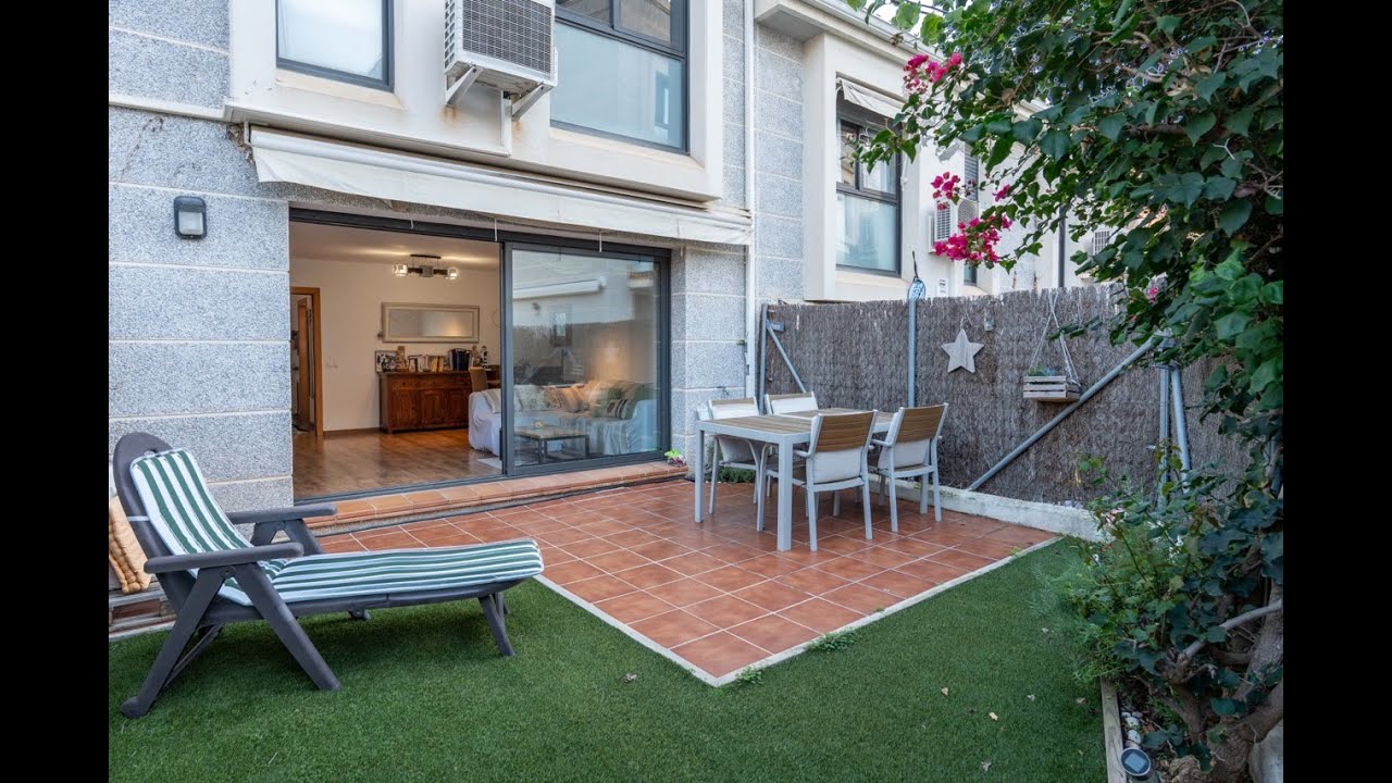 Semi-detached with Community Pool in Quint Mar