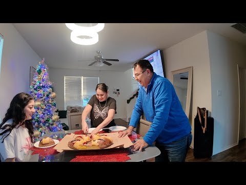 PARTIENDO LA ROSCA DE REYES SE ARRUINO LA OLLA DONDE PUSE LA CALABAZA QUE PASÓ 