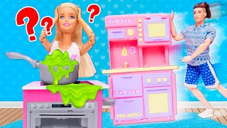 Кен подарил Барби новую кухню - Видео для девочек про игры в куклы Барби