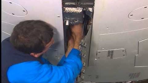 AIRCRAFT | A330 Trent 700 - Closing of the Thrust Reverser Cowl Doors