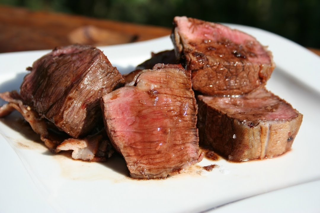 Rinderfilet in Balsamico mariniert auf der Salzplanke gegrillt - YouTube