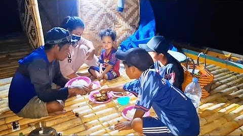 BERTAHAN HIDUP SEKELUARGA SELAMA 100 HARI DI RUMAH APUNG MENJARING IKAN DI DANAU TEMPE episode 4