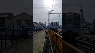 JR東日本長野支社の大糸線の豊科駅に普通列車信濃大町行きが到着する