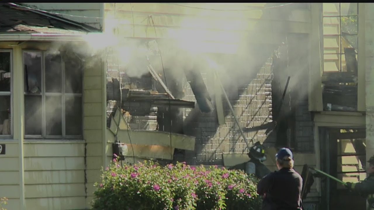 Crews battle house fire in Younsgstown - YouTube