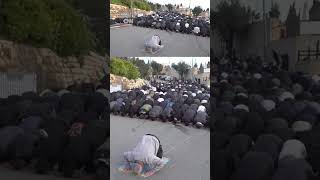 Warga Palestina Salat Id di Jalanan Buntut Israel Tutup Masjid Al Aqsa