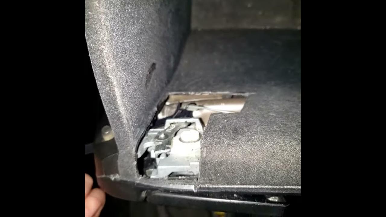 20042008 Acura TSX Glove Box Latch (Broken) YouTube