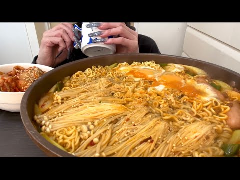 【ASMR，咀嚼音】Shin Ramyun and Kimchi！辛ラーメンとキムチ！