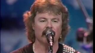 Watch Doobie Brothers South Of The Border video