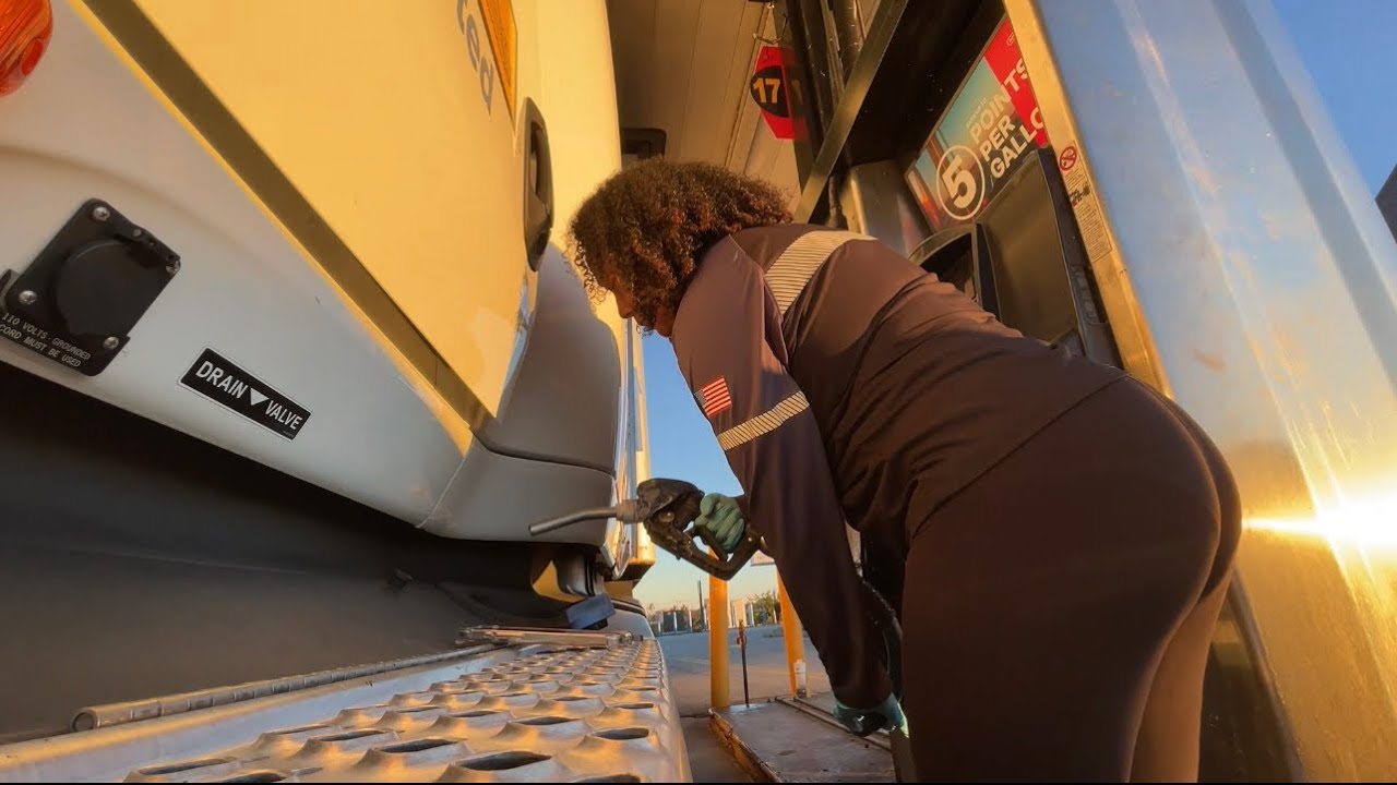 Female Trucker: A Weekly Trucking Vlog | Load Changes | J.B. Hunt