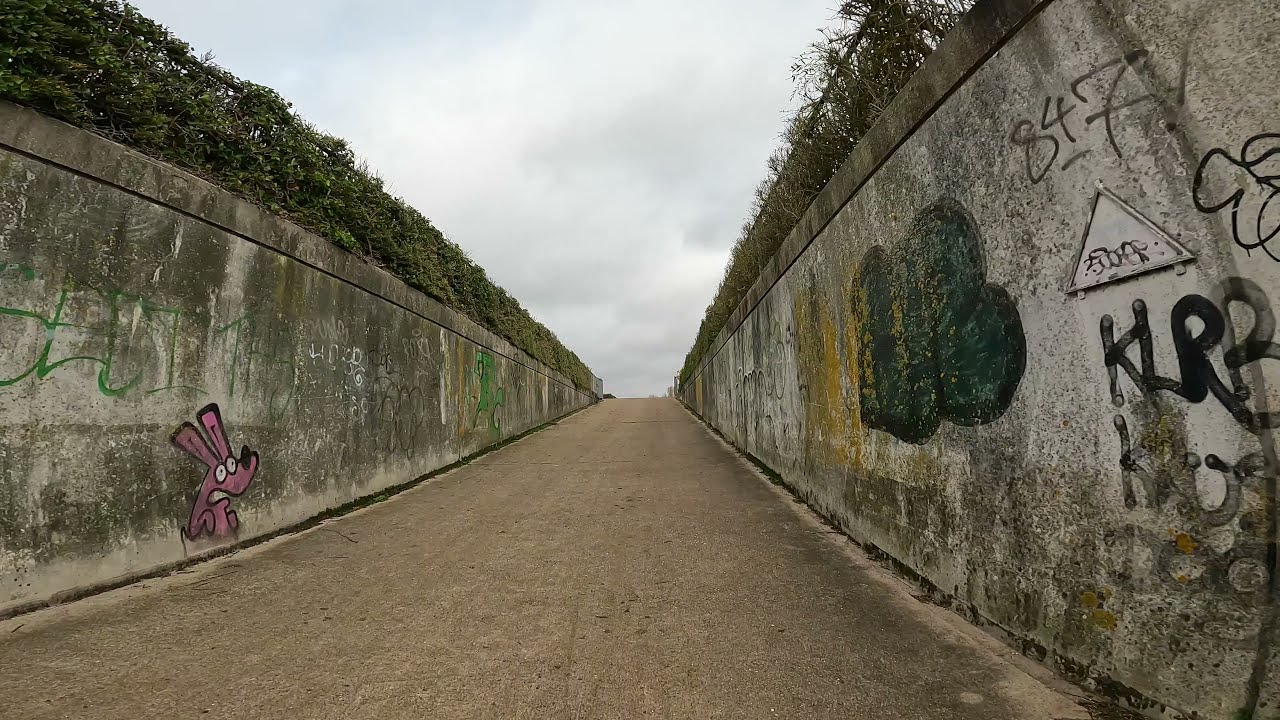 Cycling around Caldecotte Lake - Milton Keynes
