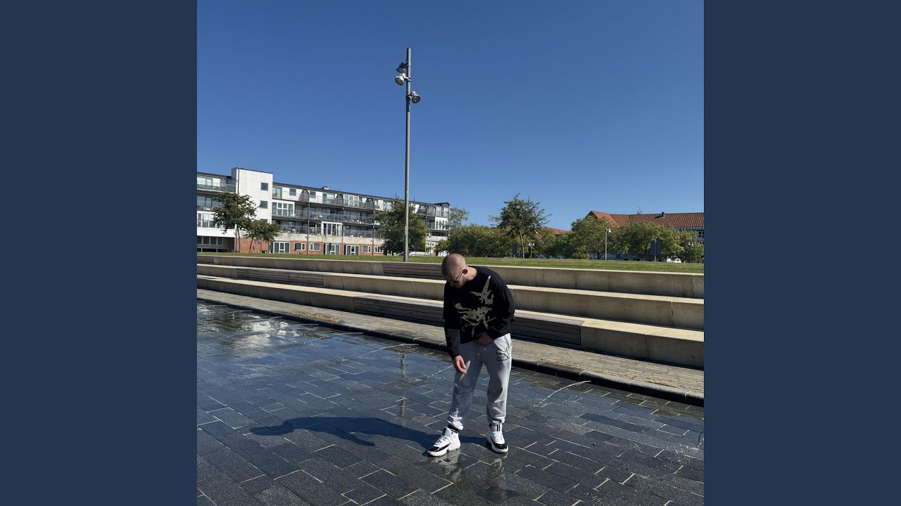 WAR auf YouTube ansehen WAR auf YouTube ansehen