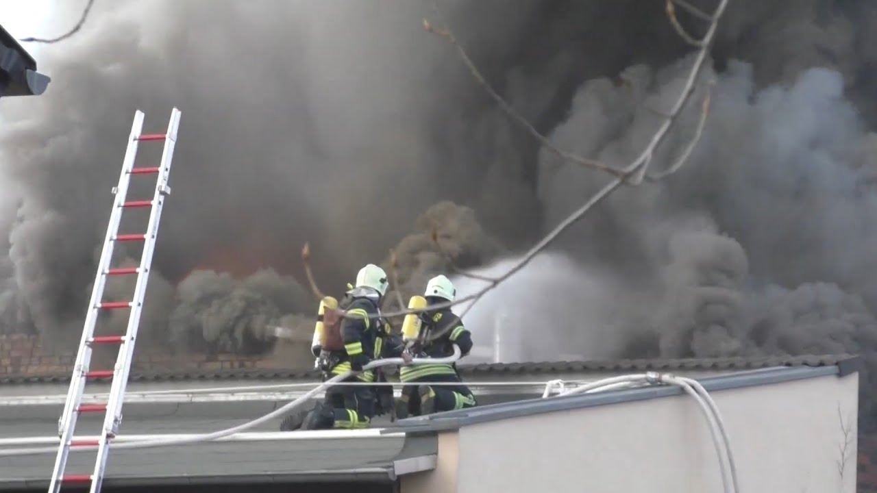 Volkshaus Weißwasser in Vollbrand! Einsatzfahrten + Einsatz Dokumentation