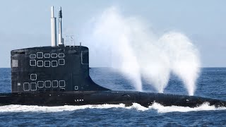 US Massive Submarine Diving Like a Whale in Middle of the Ocean