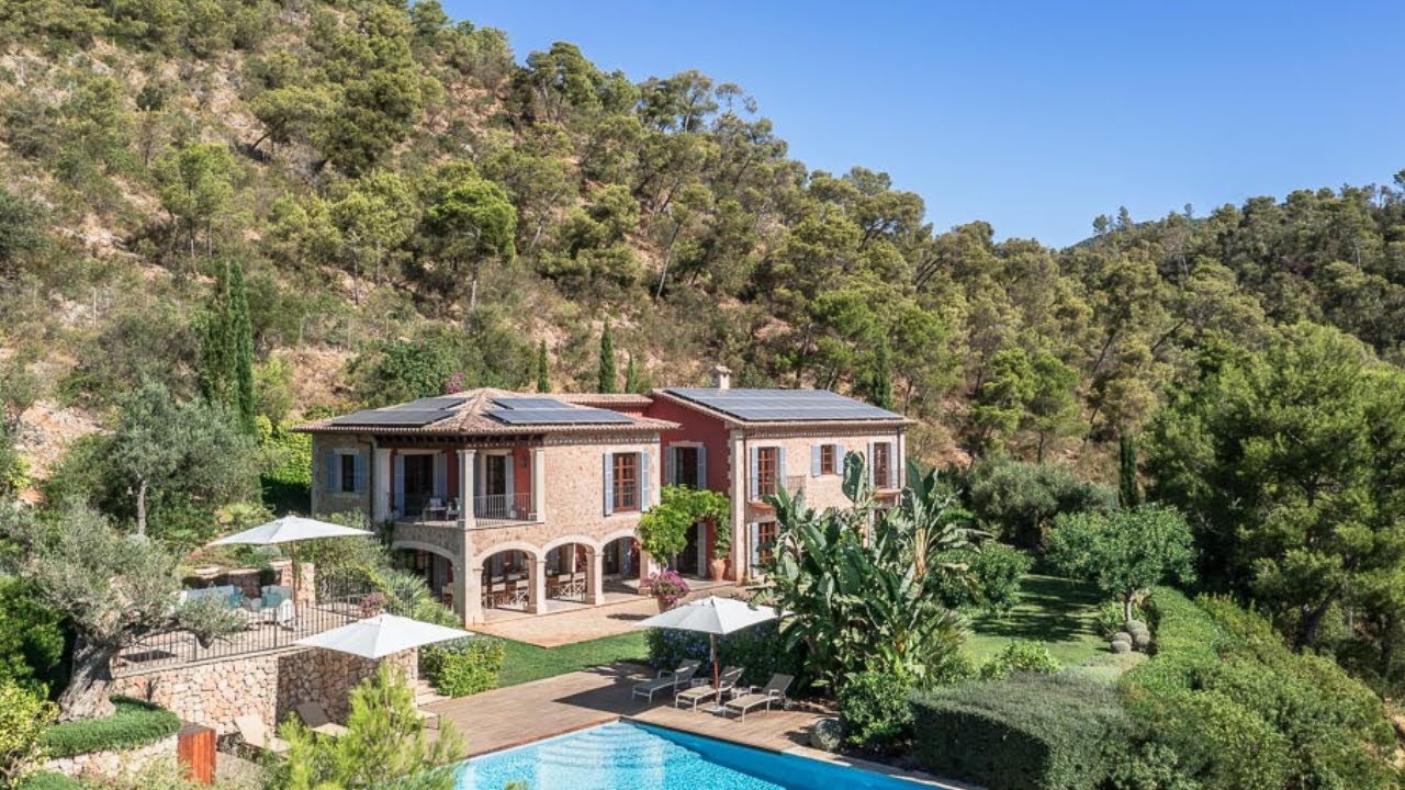 Photo inspiration: Visual Reference: Self Sufficient Luxury Country House With Its Own Forest In