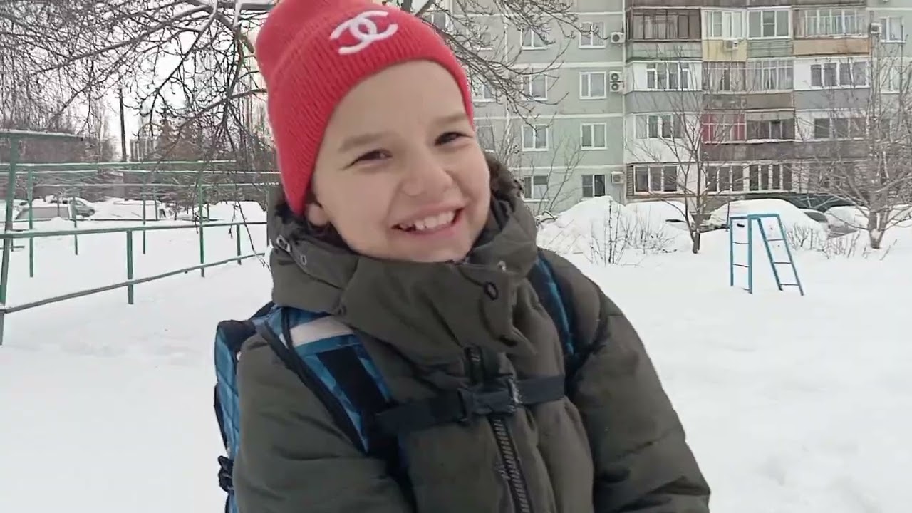 ПАРОНОМАЛЬЩИЦА СЛЕДИТ ЗА НАМИ!! УБЕЖАЛИ! И СКРЫЛИСЬ! 🙀