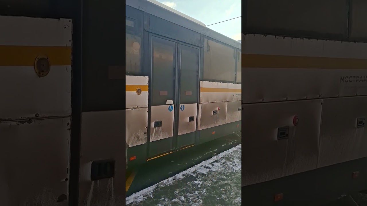 Лиаз-5250 на остановке «ТЦ Три кита»