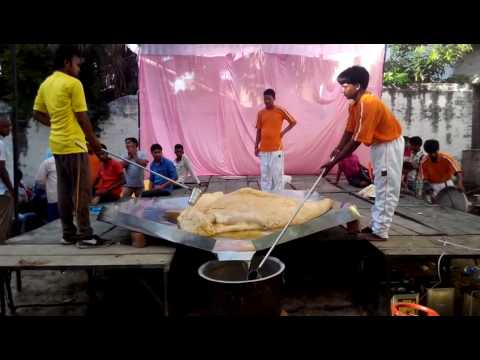 MAHARAJGANJ -World Largest SAMOSA VIdeo