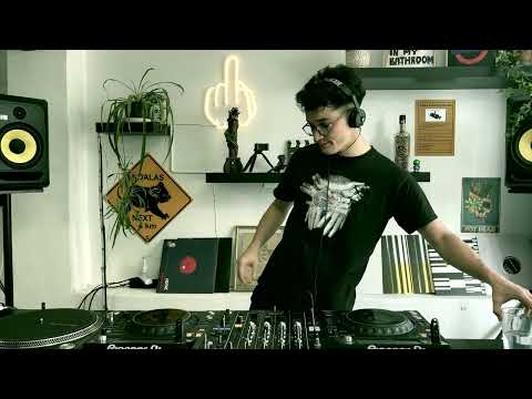 HENGA HYPNOTIC TECHNO PODCAST AT TECHNO LAB