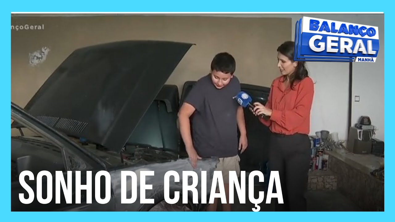 Menino de 11 anos poupa dinheiro e realiza sonho de comprar carro antigo