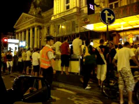 brasileiros na Belgica comemoram vitoria Brasil x Chile ;;;;