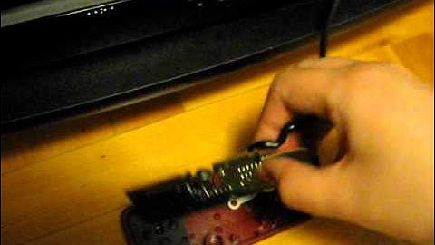 Eliminating noise on TV caused by Famicom microphone