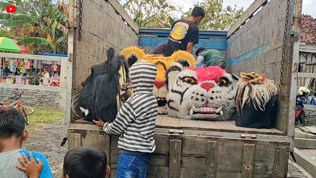 Persiapan Barongan Putra Putri Kumboro Di Karangrowo Wonosalam Demak