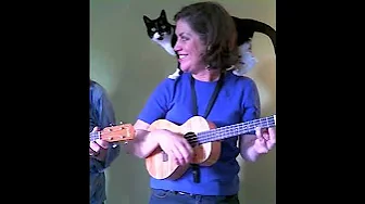 "Three Blind Mice" (Cute Ukulele Duet with Cat) - Ukulele Sisters