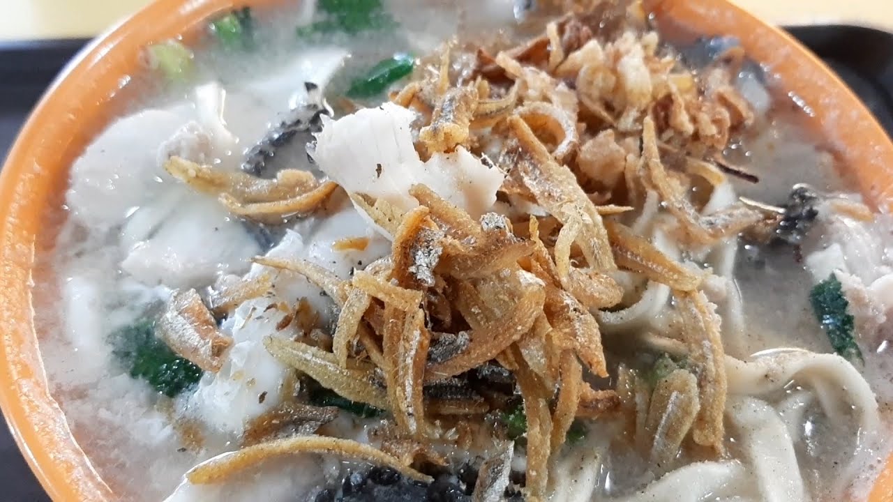 Old Airport Road Food Centre: Qiu Rong Ban Mian. Handmade Noodle with Delicious and Tasty Soup