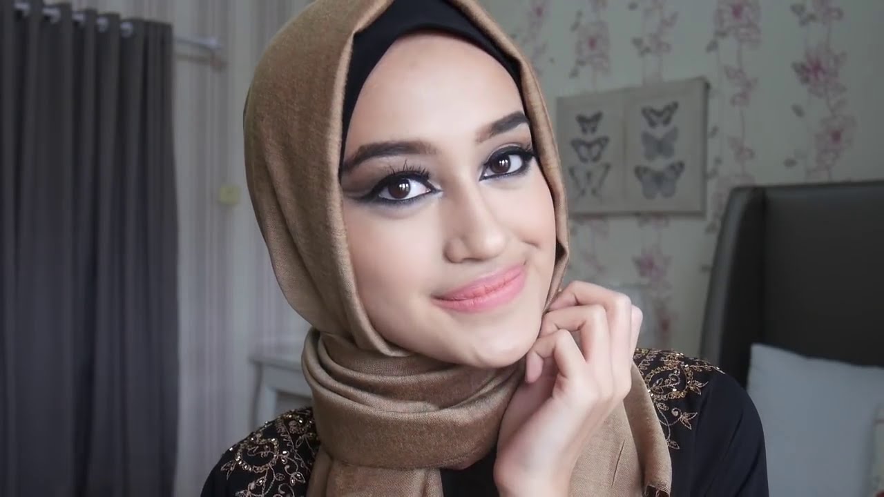 Make-up Lebaran:  Arabian Eyes with Nadya Aqilla | The Body Shop Indonesia - YouTube The Body Shop Indonesia
