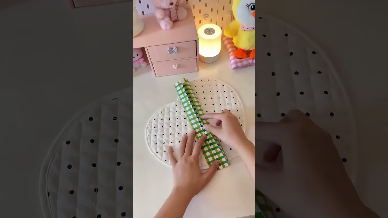 DIY Gấp 1 cái đỡ điện thoại bằng giấy #diy #shorts #youtubeshorts