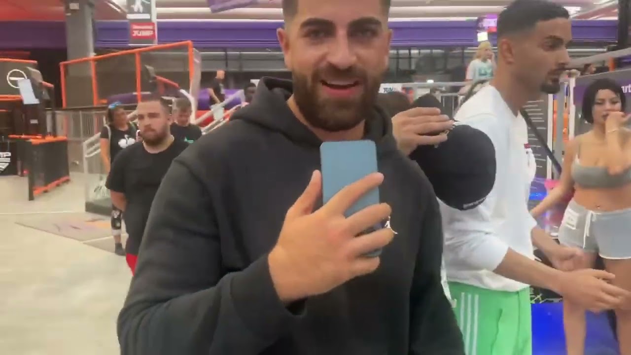 Gazi D ilginay schjar (skinny Brakka) jumping halle eskalation