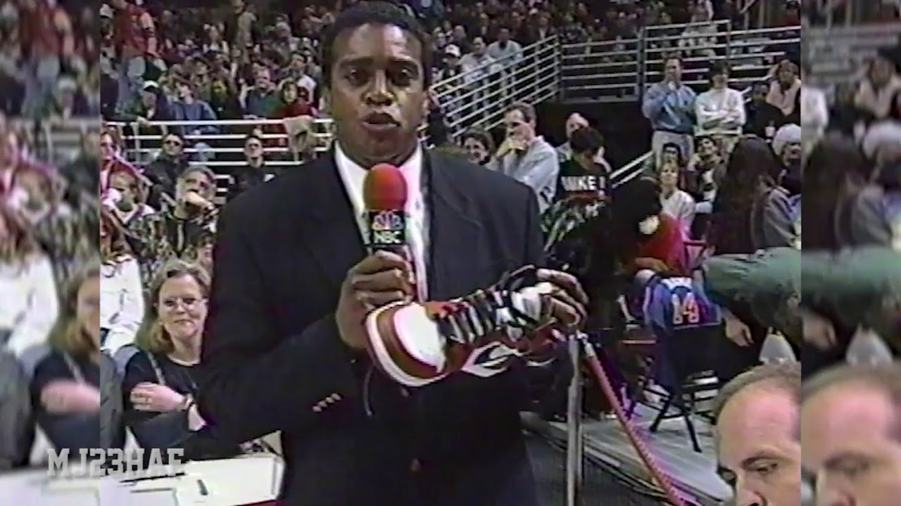 Michael Jordan Tried to Wear His Old AJ1 and (1995.04.16) - YouTube