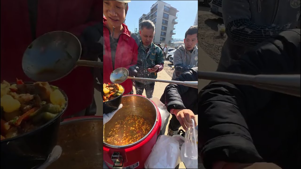 第一次做大盘鸡，居然好评连连，师傅吃美了，下次还想吃#工地摆摊 #盒饭小王子 #工人 #大盘鸡