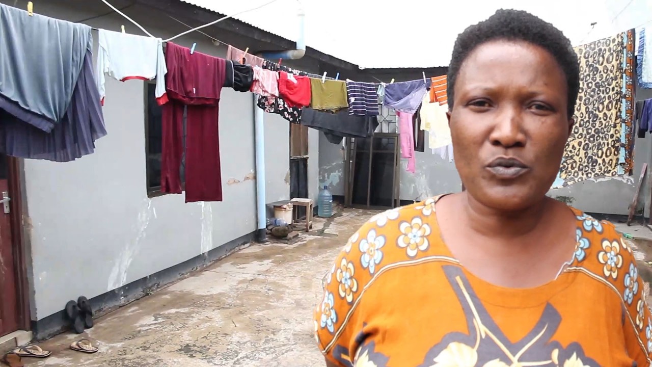 MUME AMWAGIWA PETROLI NA KUCHOMWA MOTO NA MKE WAKE CHANZO WIVU WA MAPENZI SHINYANGA. 