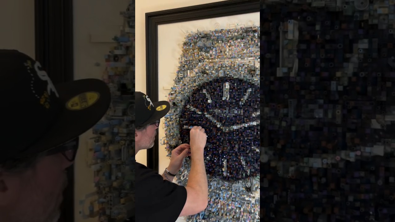 Lego Art - 300 hours of work and 17,500 pixels