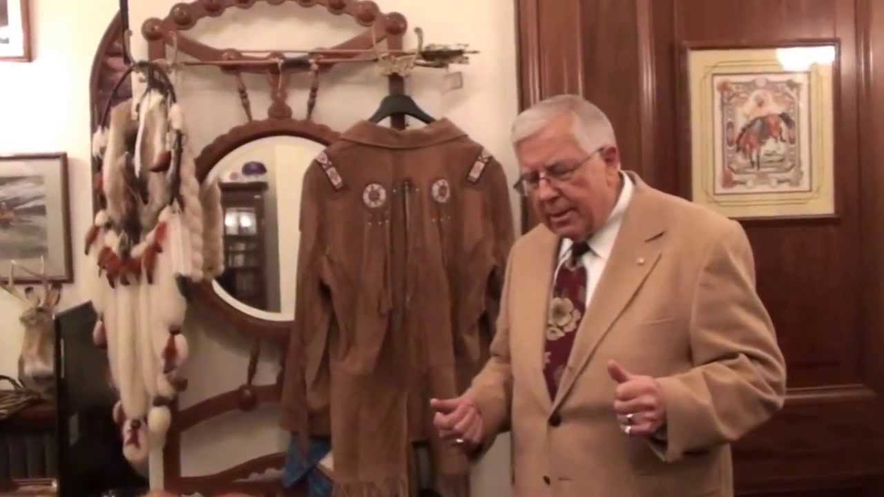 Enzi gives tour of his D.C. office