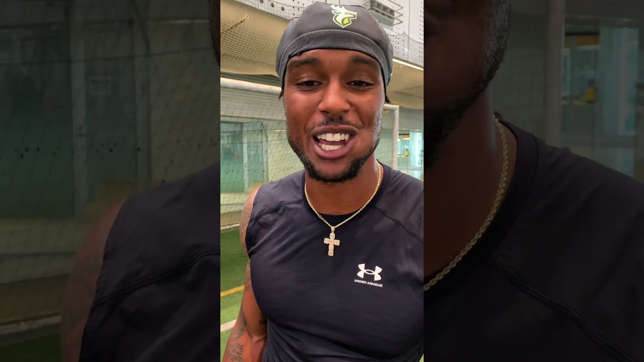 American 🇺🇸 & British 🇬🇧 Players Try Timbits for the First Time