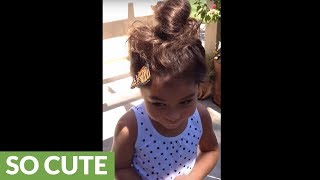 Monarch Erfly Hangs Out In Little Girls Hair