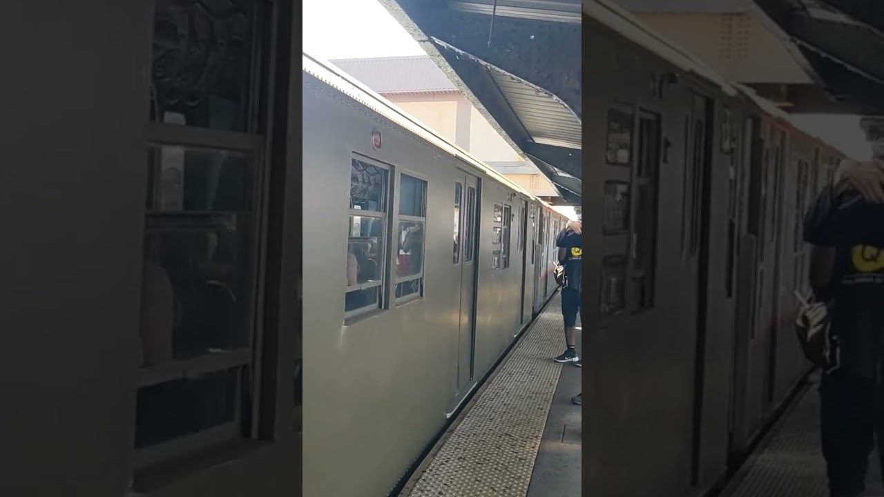 Trains of Many Metal: R16 With a Massive Hornshow from Motorman, Parade of Trains 2022