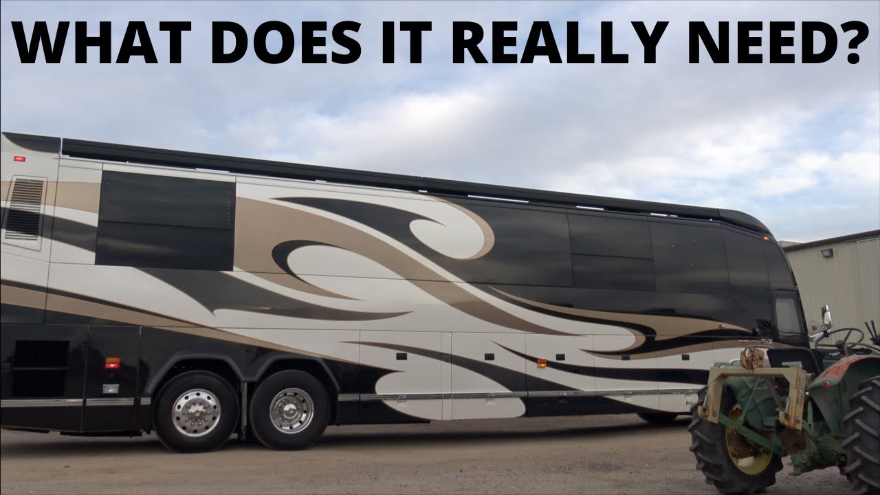 TECHNICIAN INSPECTS PREVOST COACH FOR POTENTIAL BUYER