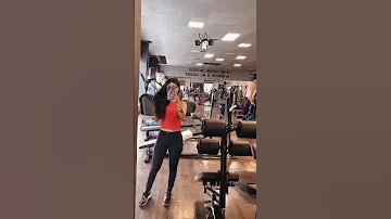 ليا مباردي بنطلون خادش 
