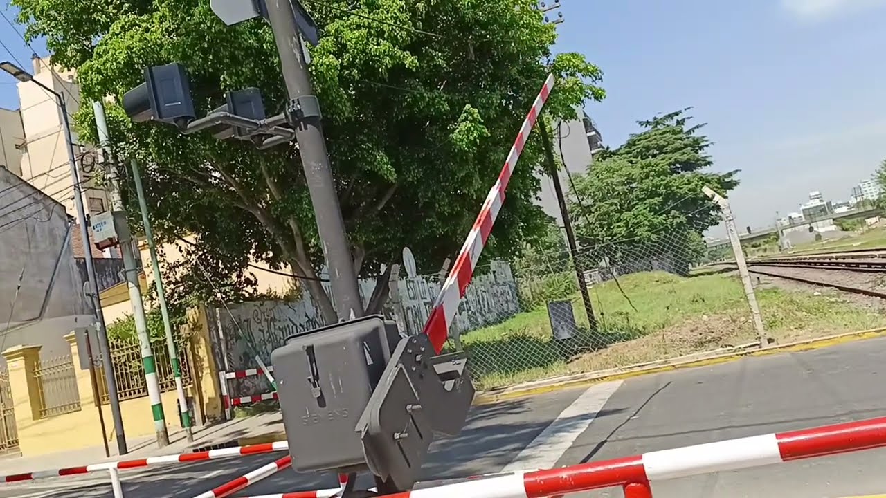 Paso a nivel General Martín de Gainza linea Sarmiento