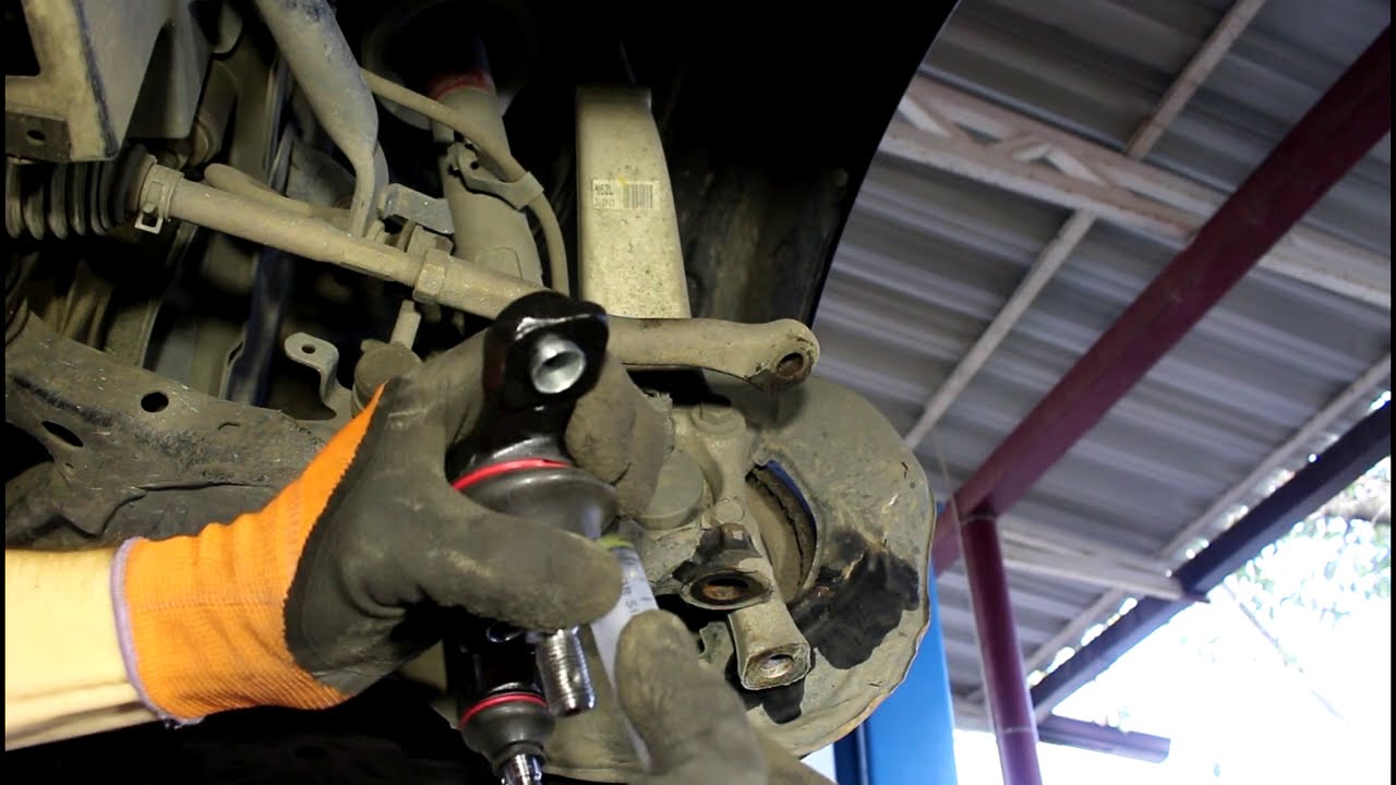 Замена передней левой шаровой опоры на Lexus IS 250 2007 года Лексус Ис ...