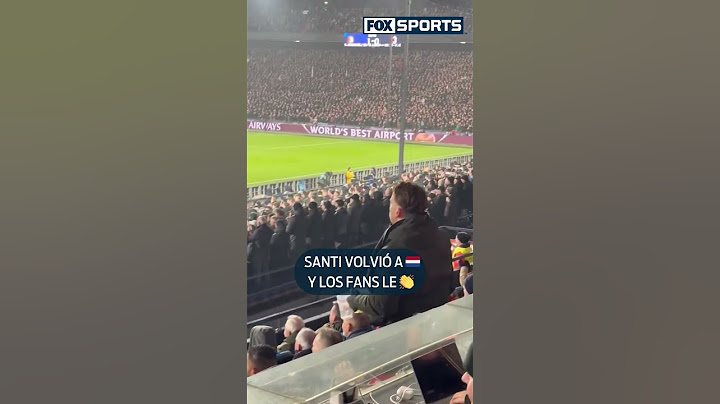 Santi Gimenez se fue aplaudido por los fans de #Feyenoord cuando salió de cambio👏#championsleague